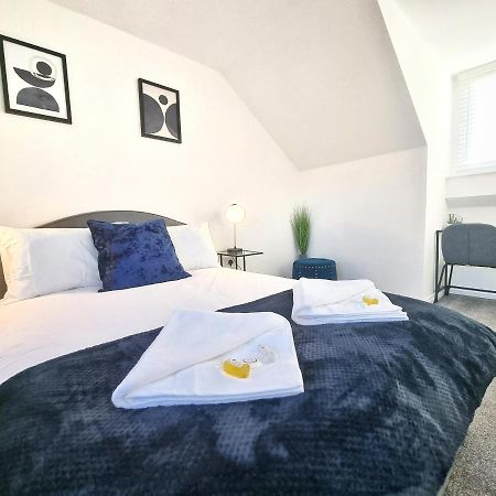Stylish 3 Bedrooms & 2 Bathrooms House, Free Parking On Premises! CBG Extérieur photo