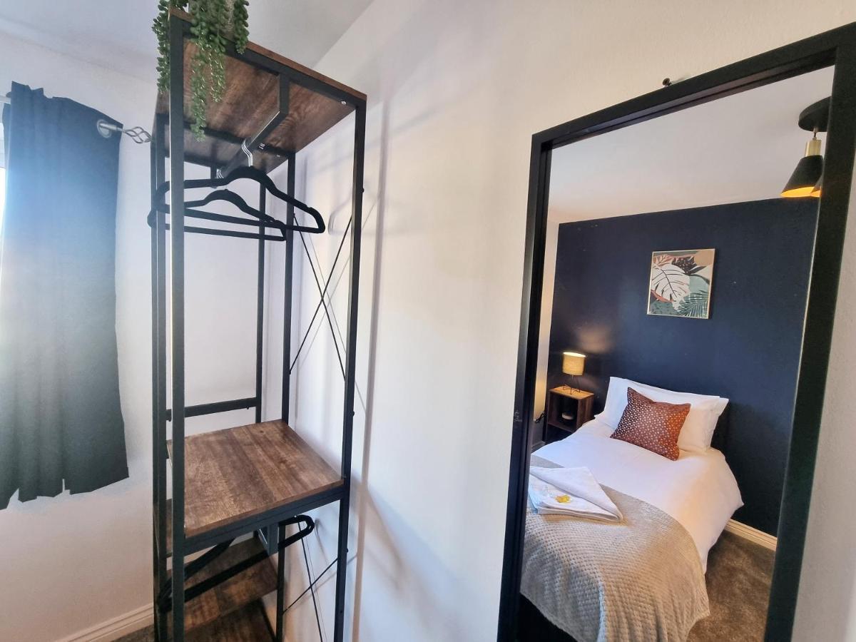 Stylish 3 Bedrooms & 2 Bathrooms House, Free Parking On Premises! CBG Extérieur photo