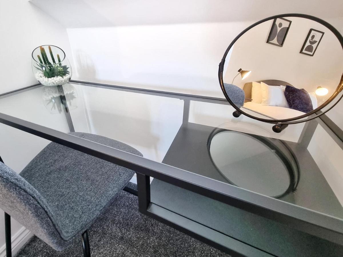 Stylish 3 Bedrooms & 2 Bathrooms House, Free Parking On Premises! CBG Extérieur photo