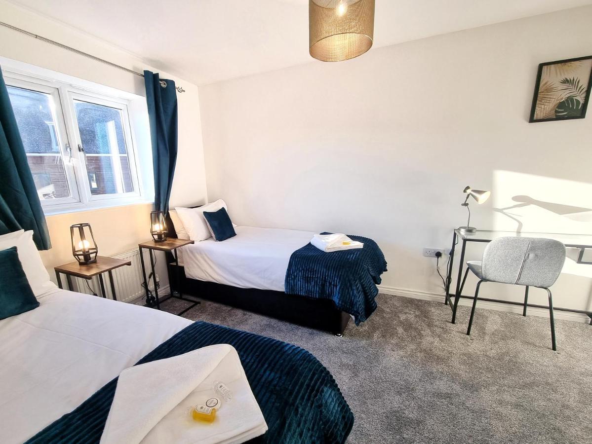 Stylish 3 Bedrooms & 2 Bathrooms House, Free Parking On Premises! CBG Extérieur photo