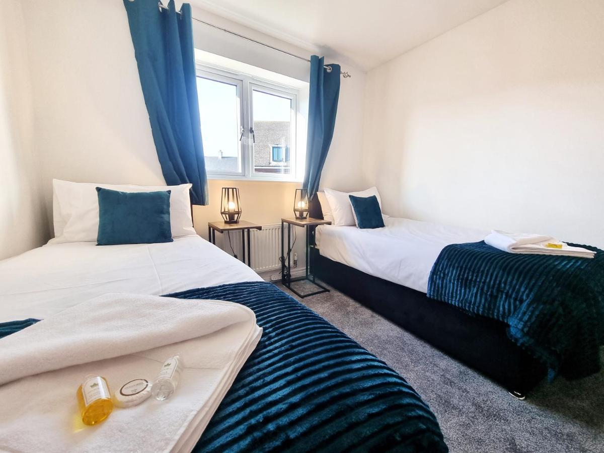 Stylish 3 Bedrooms & 2 Bathrooms House, Free Parking On Premises! CBG Extérieur photo