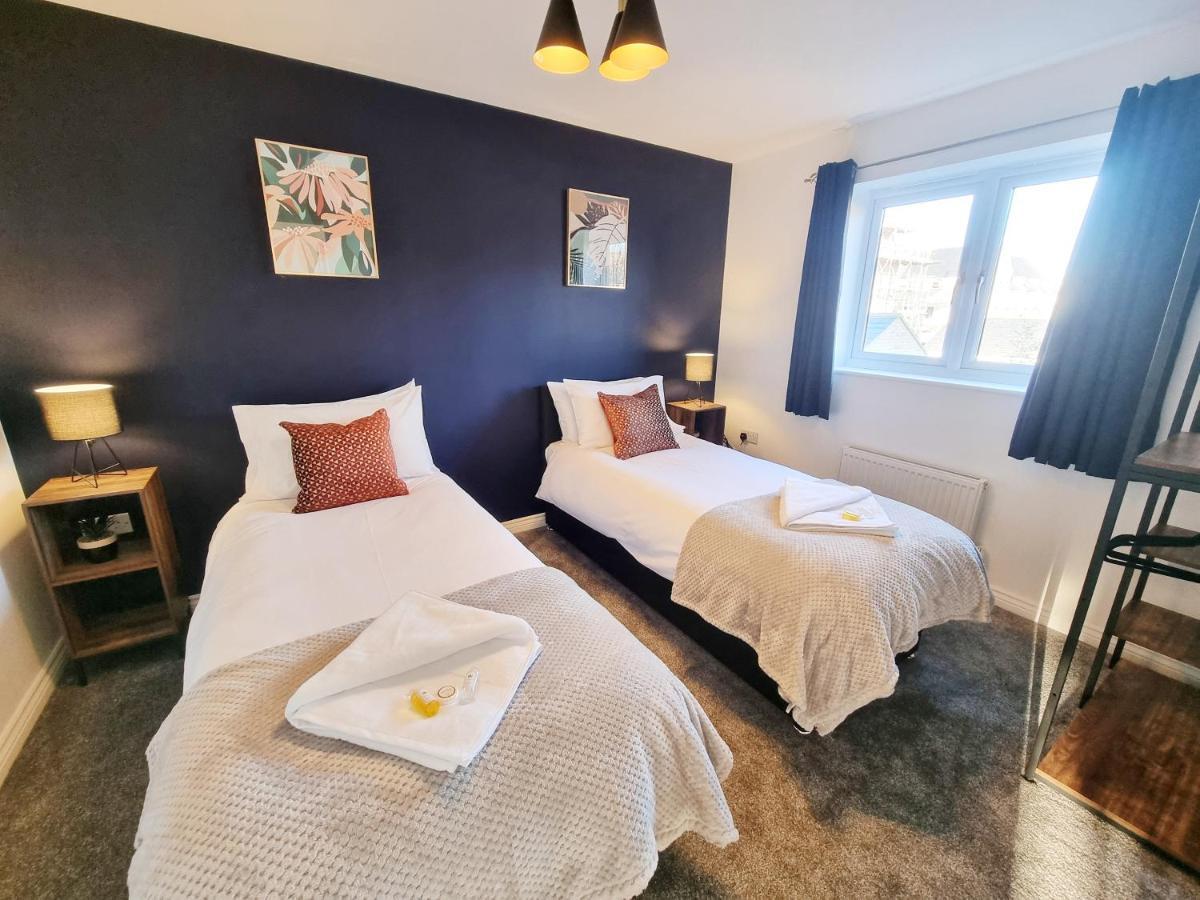 Stylish 3 Bedrooms & 2 Bathrooms House, Free Parking On Premises! CBG Extérieur photo