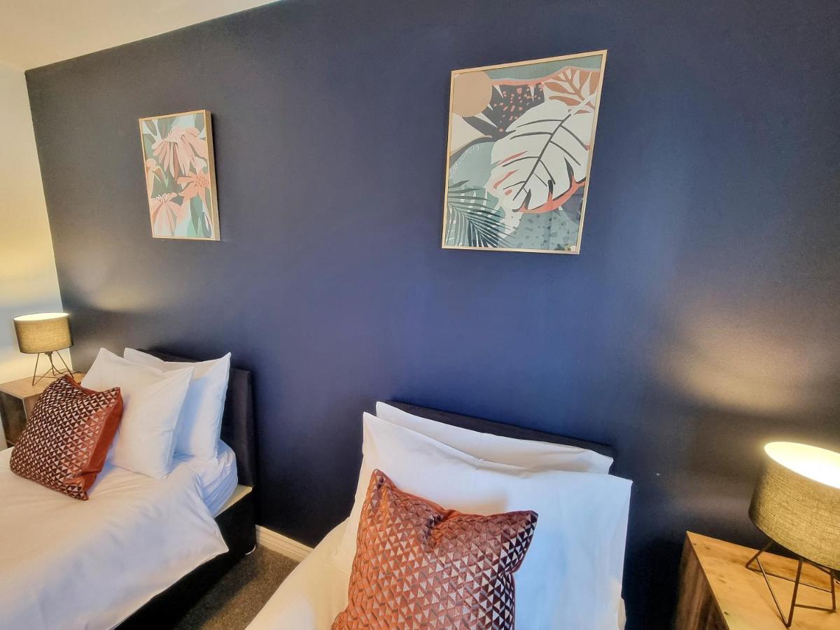Stylish 3 Bedrooms & 2 Bathrooms House, Free Parking On Premises! CBG Extérieur photo