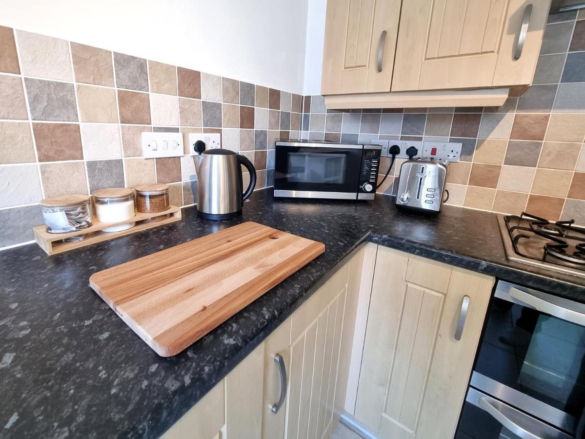 Stylish 3 Bedrooms & 2 Bathrooms House, Free Parking On Premises! CBG Extérieur photo