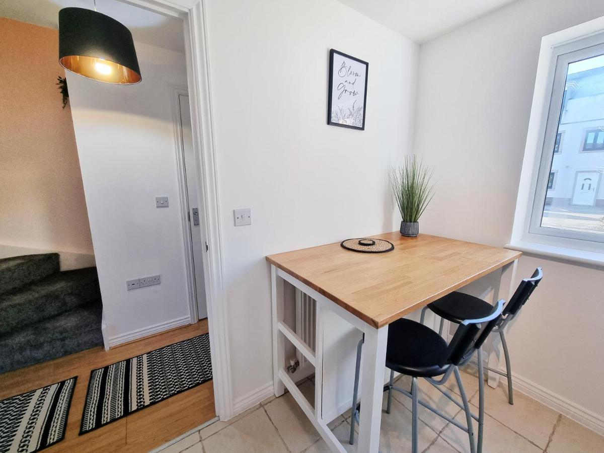 Stylish 3 Bedrooms & 2 Bathrooms House, Free Parking On Premises! CBG Extérieur photo