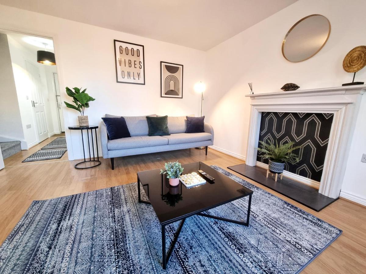 Stylish 3 Bedrooms & 2 Bathrooms House, Free Parking On Premises! CBG Extérieur photo