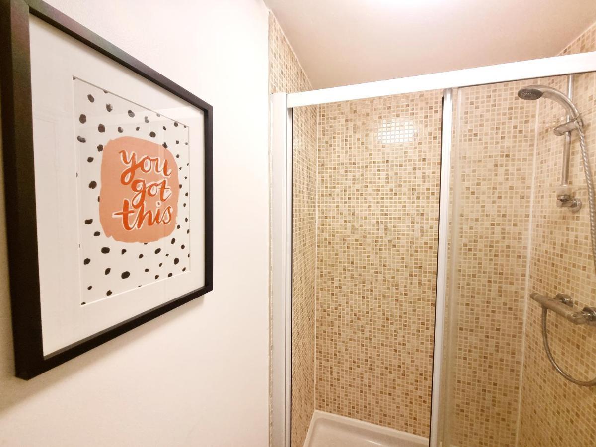 Stylish 3 Bedrooms & 2 Bathrooms House, Free Parking On Premises! CBG Extérieur photo