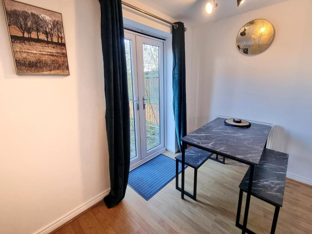 Stylish 3 Bedrooms & 2 Bathrooms House, Free Parking On Premises! CBG Extérieur photo