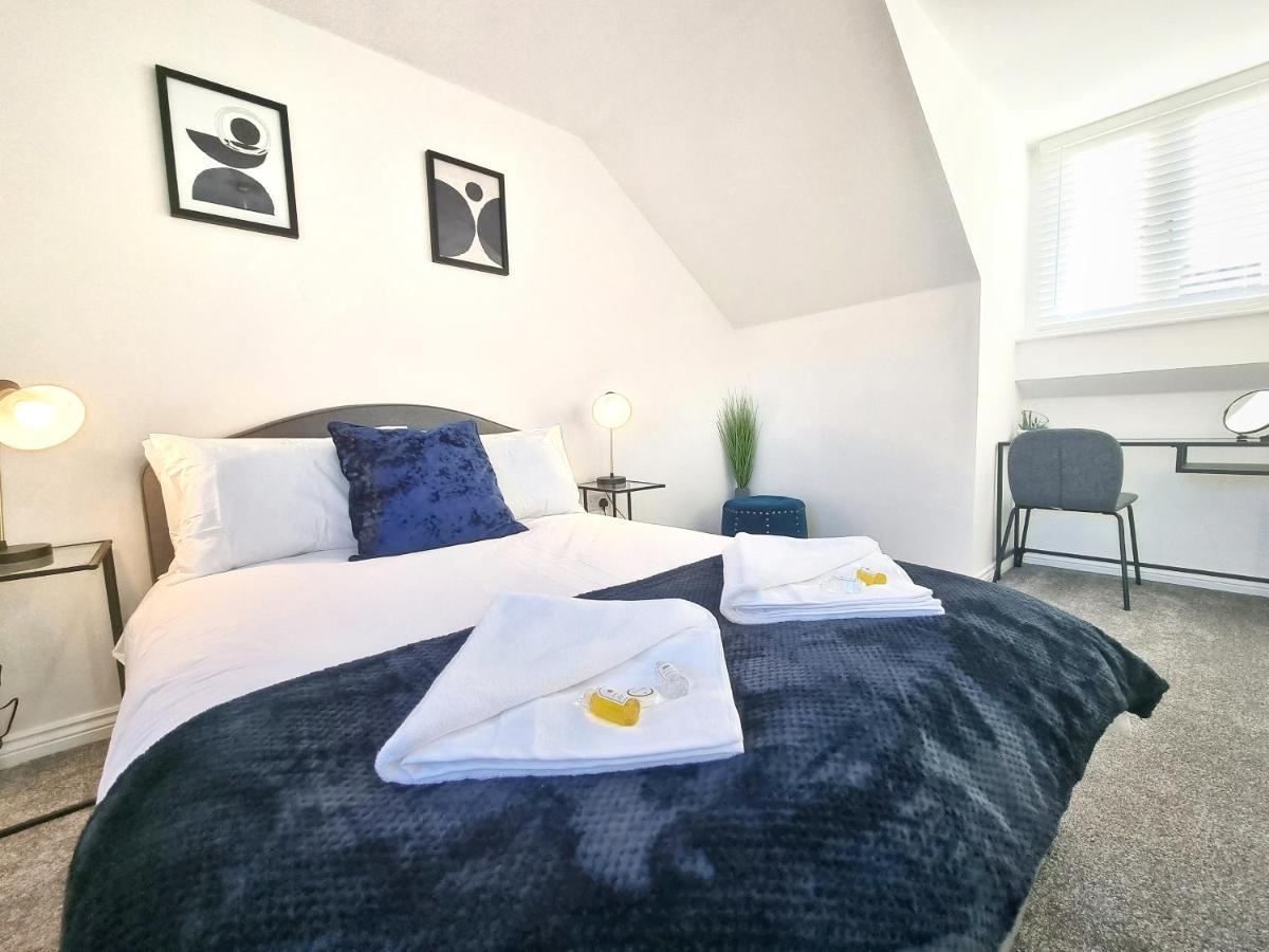 Stylish 3 Bedrooms & 2 Bathrooms House, Free Parking On Premises! CBG Extérieur photo