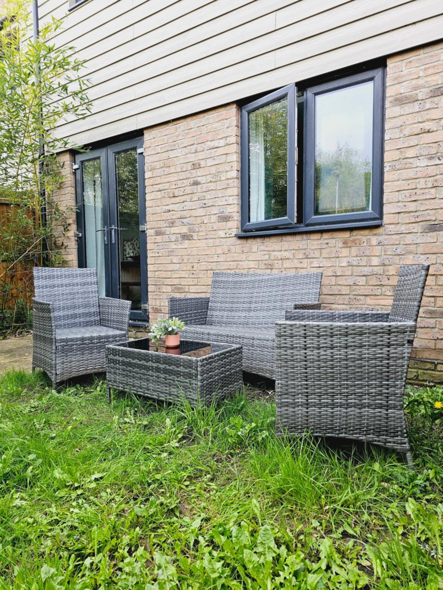 Stylish 3 Bedrooms & 2 Bathrooms House, Free Parking On Premises! CBG Extérieur photo